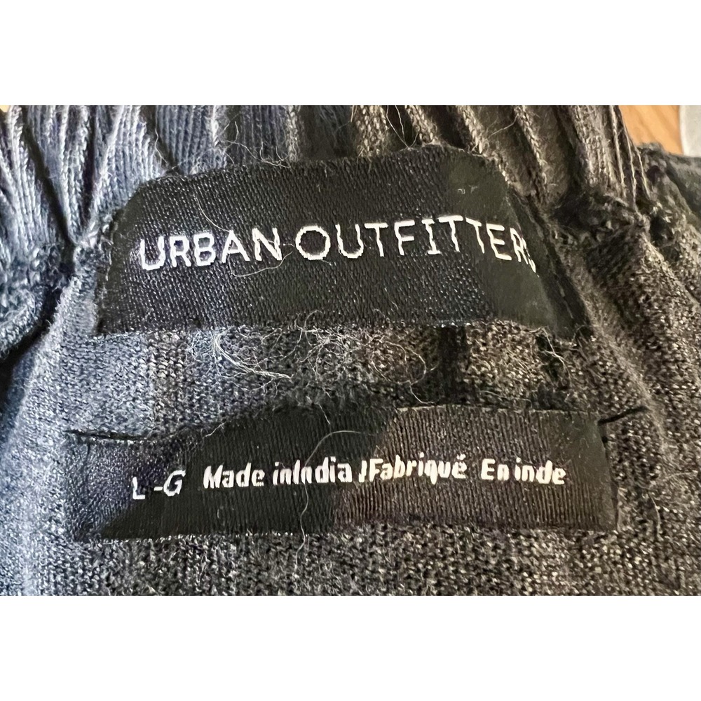 URBAN OUTFITTERS Off Shoulder Ruffle Sleeve Boho Black Cotton CROP TOP Sz Large - Picture 6 of 8